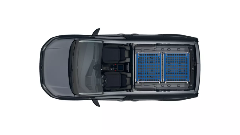 Caddy Cargo PanAmericana eHybrid załadunek z kontenerami na kółkach.
