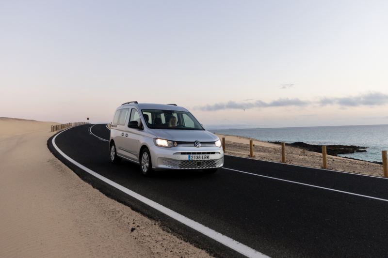 Vista trasera lateral del Volkswagen Caddy.