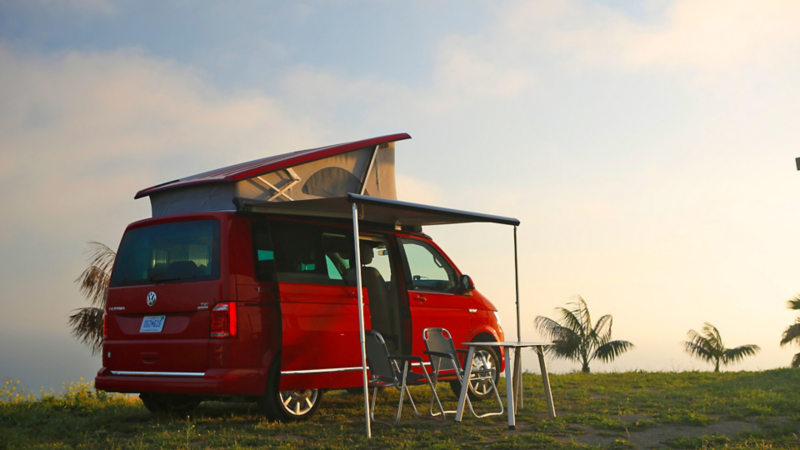 Camping med California - uppfällt tak
