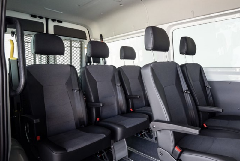 Primer plano de los asientos en el interior del VW Crafter People Kombi