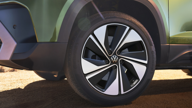 A close-up of the green 2025 Taos wheel design.