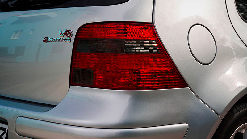 Particolare del gruppo ottico posteriore di un modello storico VW.