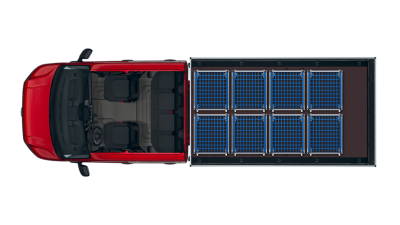 Der VW Crafter Pritschenwagen Doppelkabine mit acht Rollcontainern auf der Ladefläche.