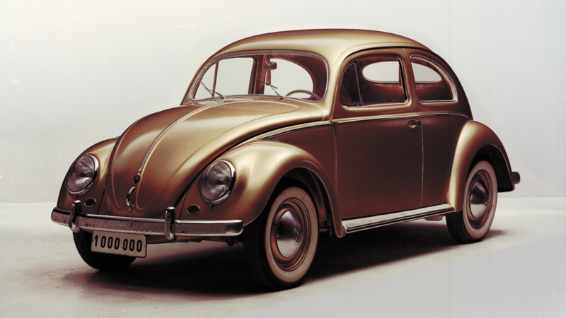 Vista  3/4 del Beetle Volkswagen tinta oro.