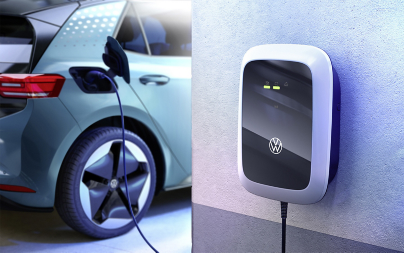 Volkswagen ID.charger. ID.3 i bakgrunden