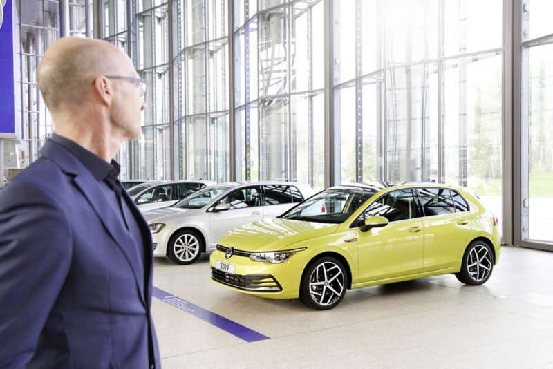 Bischoff, w tle Golf 8