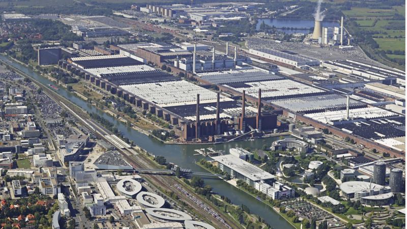 Blick auf das Volkswagen Werk in Wolfsburg von oben