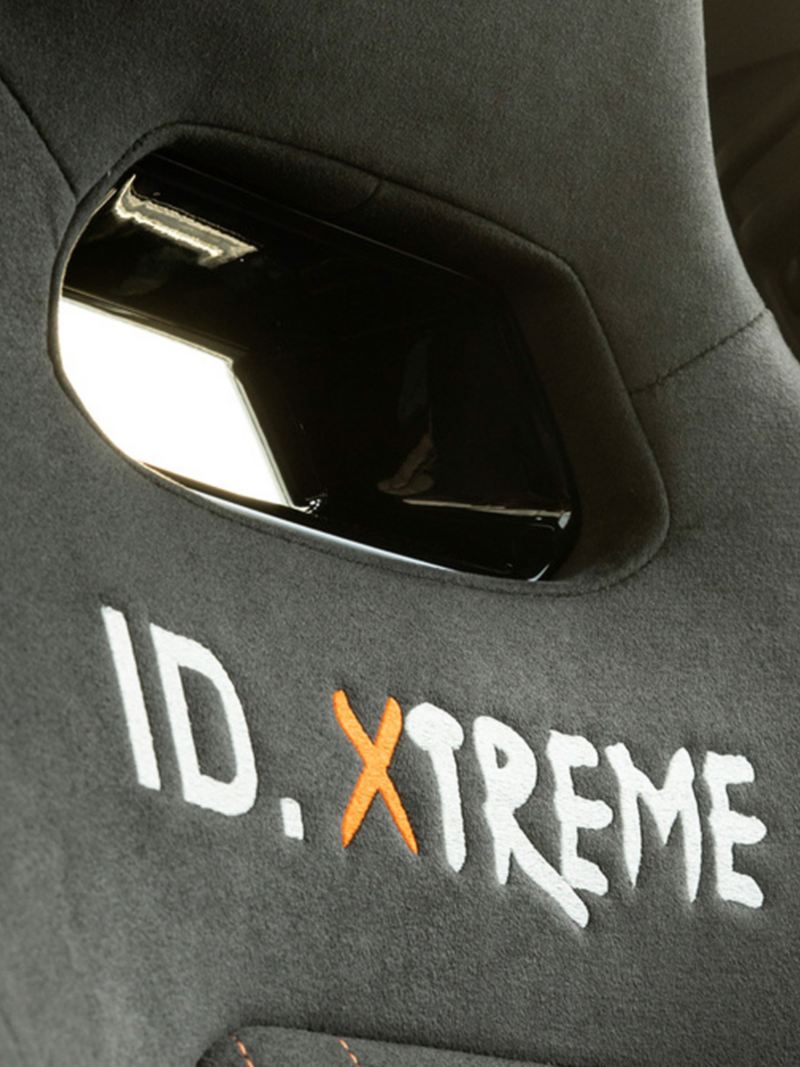 Auf den Sitzen im Cockpit prangt das ID. XTREME Logo.