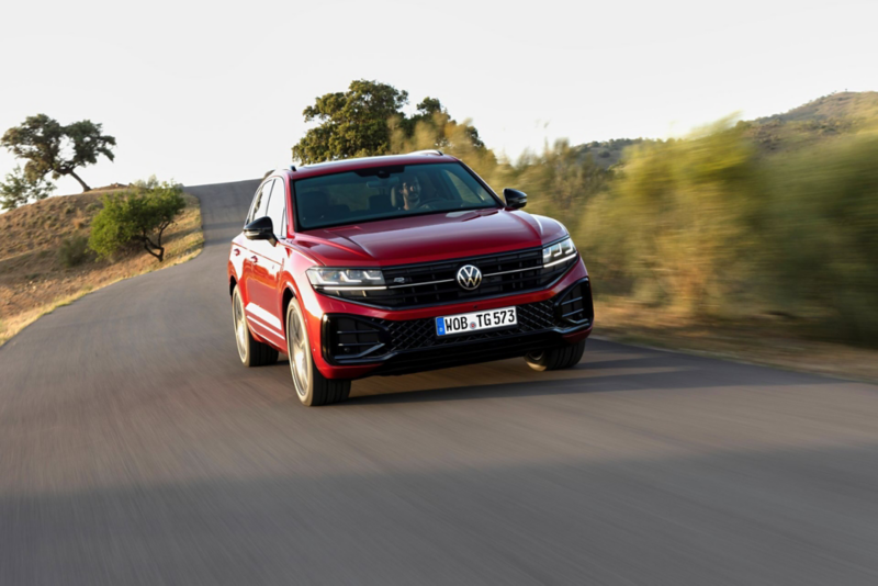 View of the cockpit and the improved voice control in the VW Touareg Elegance.