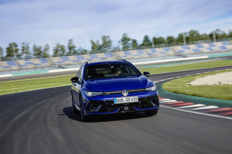 Tableau de bord de la Volkswagen Golf R – Design sportif et technologies embarquées
