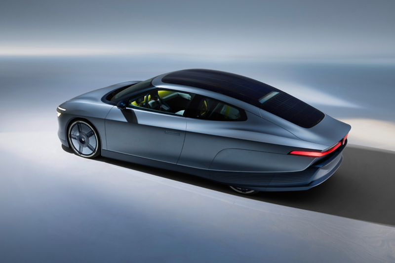 Volkswagen Mission Efficiency in schräger Heckansicht mit flacher, lang gestreckter und aerodynamisch optimierter Karosserie.
