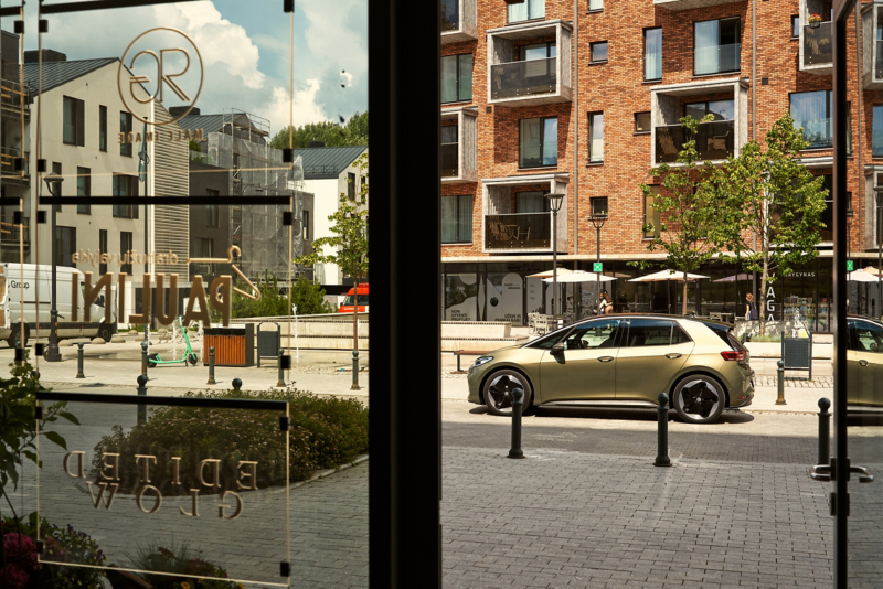 A view of the electric top sports seat of the VW ID.3 with the massage function and high-quality upholstery.