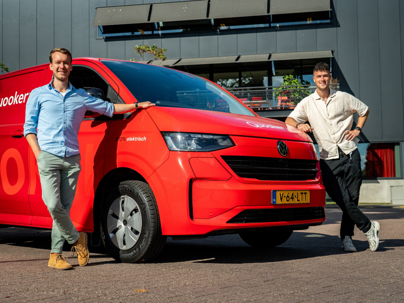 Quooker e-Transporter met 2 mannen