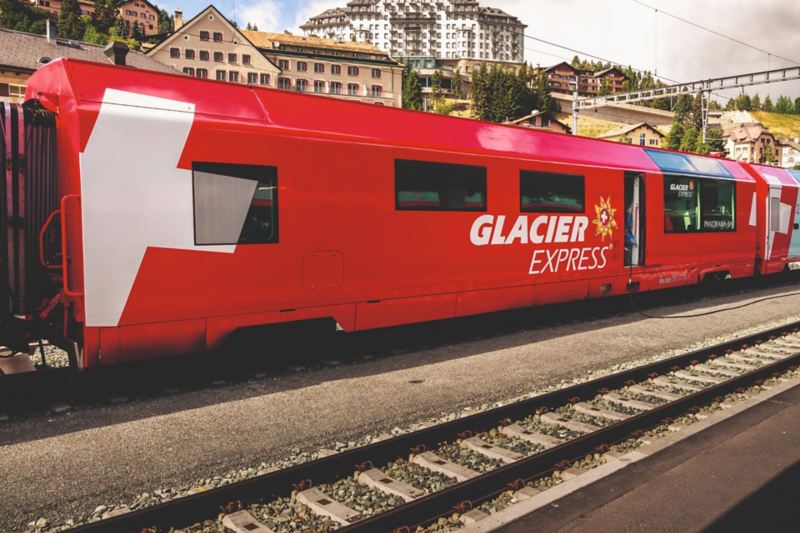 Wiodące przez Gryzonię Koleje Retyckie słyną z dwóch ekspresów: Lodowcowego (Glacier Express) oraz Bernina.