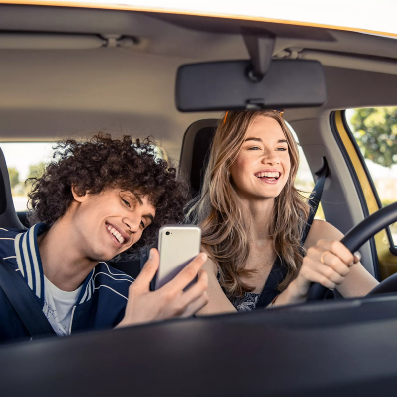 como duplicar la pantalla del movil en el coche VW