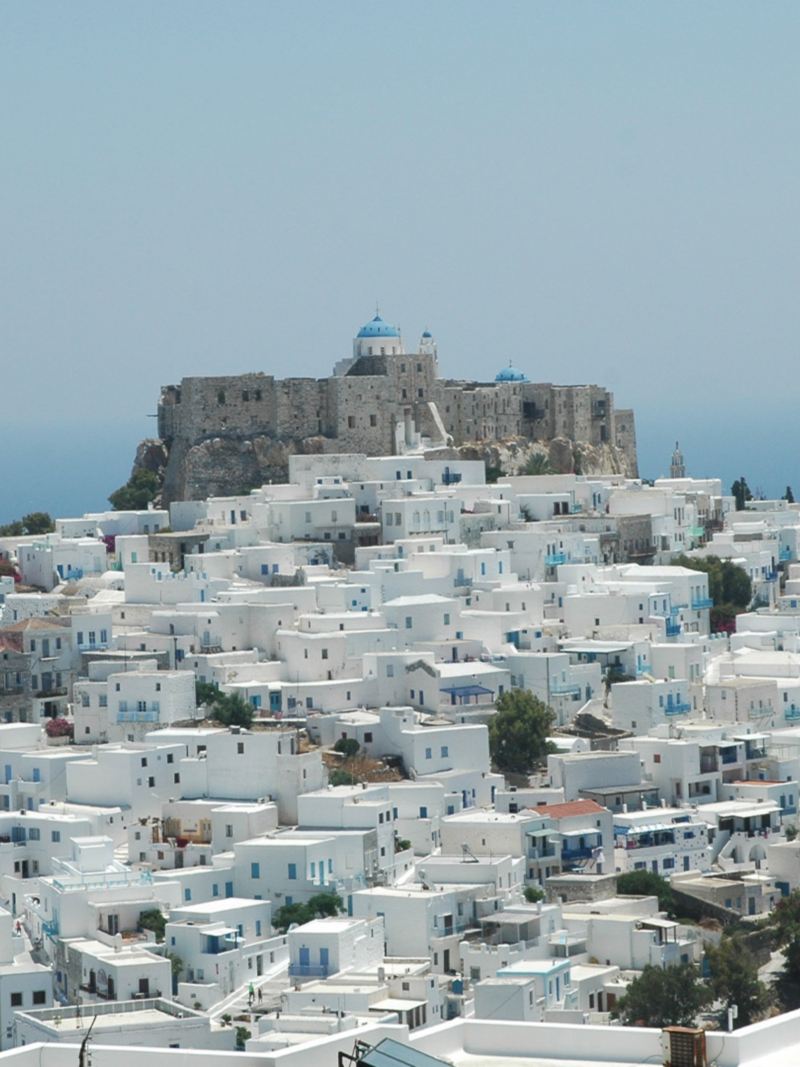 L'île grecque d'Astypalea vue d'en bas.