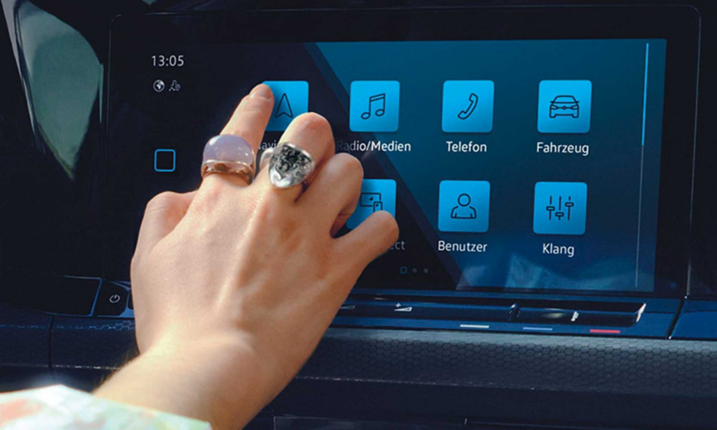 Radio "Composition" mit großem Touchscreen.