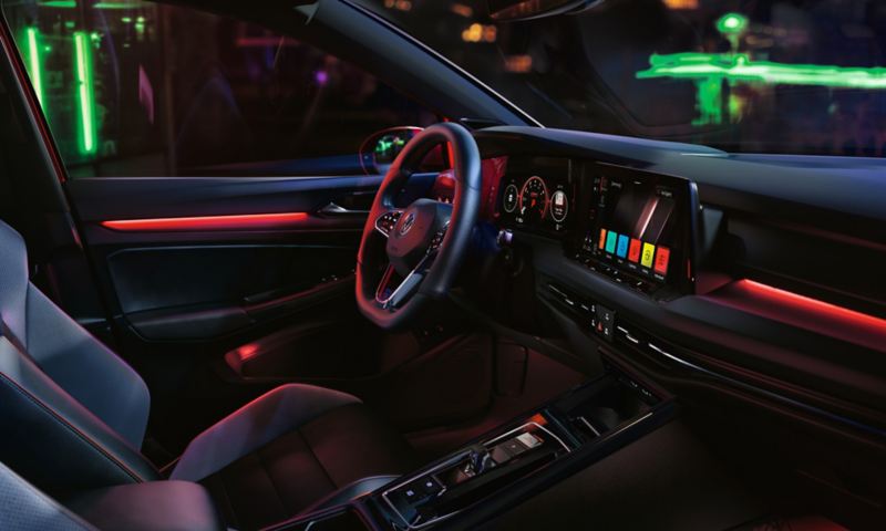 VW Golf GTI interni, vista pozzetto, sistema di infotainment