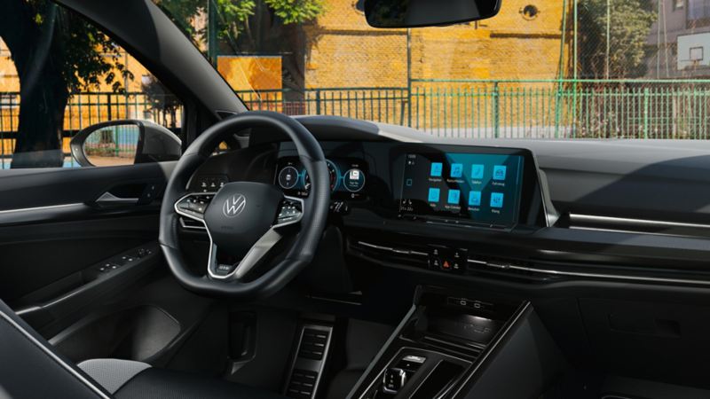 VW Golf GTD mit Digital Cockpit Pro, das große Farbdisplay kann individuelle Inhalte wie Navigation oder Drehzahlmesser anzeigen.