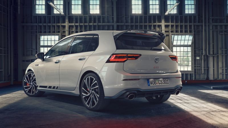 A white Golf GTI with an aerodynamic rear apron – Volkswagen sport and design products for tuning