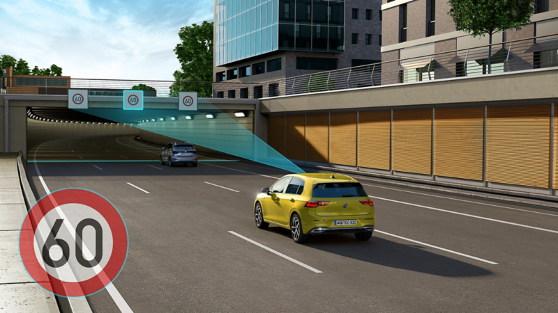 Illustration zeigt schematisch anhand eines VW Golf die Funktionsweise der Verkehrszeichenerkennung.