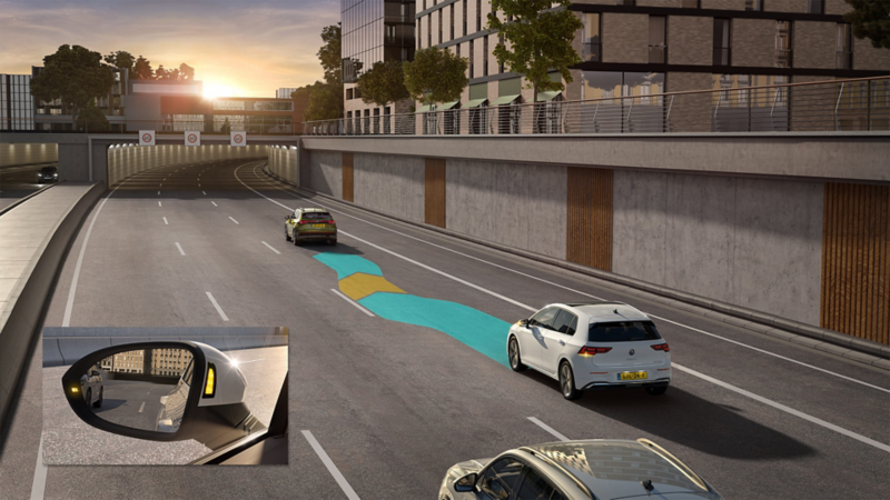 A white VW Golf uses the visually identified Side Assist while driving.