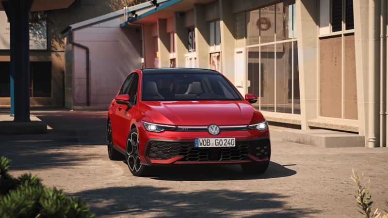 Μπροστινή άποψη ενός κόκκινου VW Golf GTI