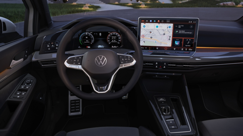 Άποψη του τιμονιού ενός VW Golf.