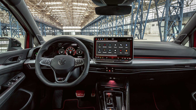 Il cockpit della Volkswagen Golf GTI EDITION 50.