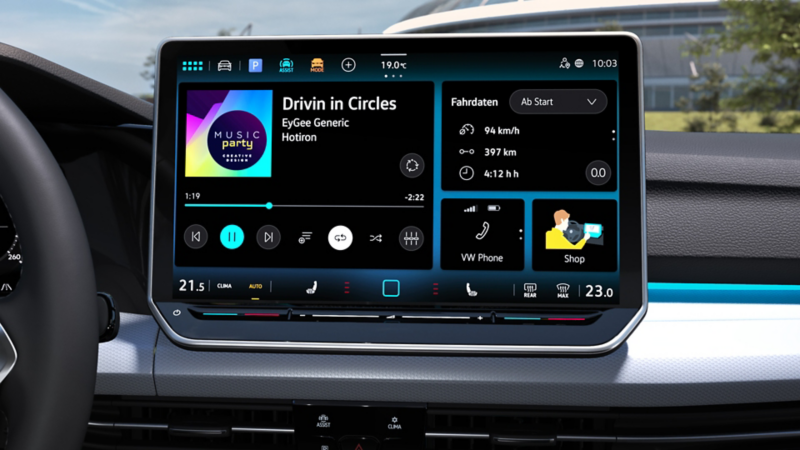 Die Abbildung zeigt das Infotainment System des Golf GOAL Sondermodells.