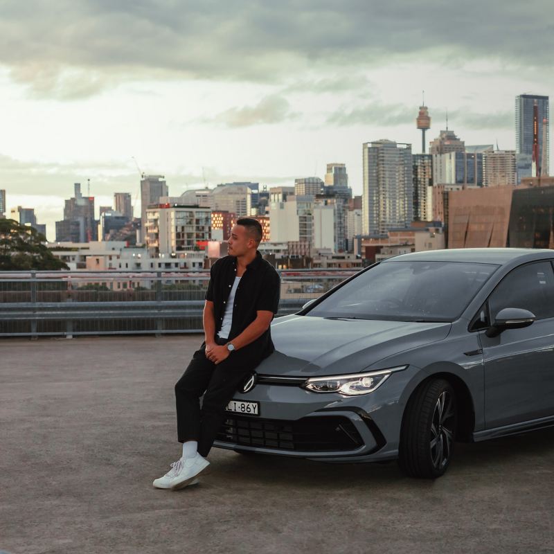 Front right quarter profile image of Volkswagen Golf.