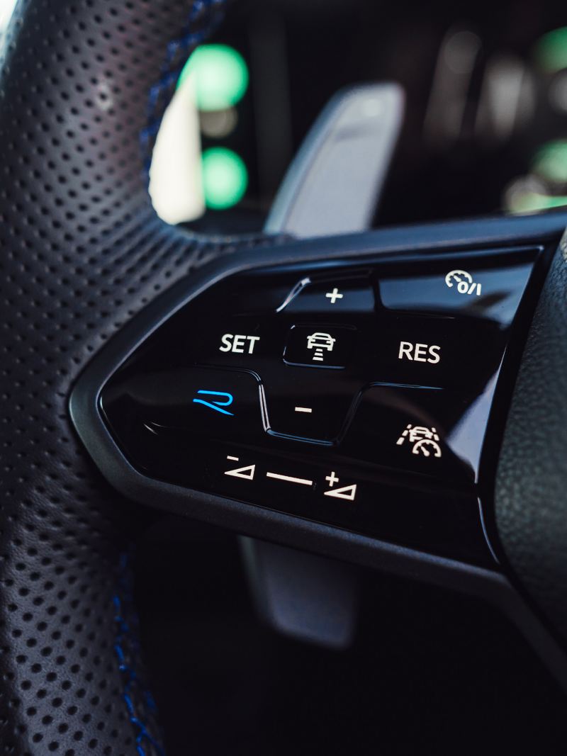Controls on the Steering wheel of the Volkswagen Golf R
