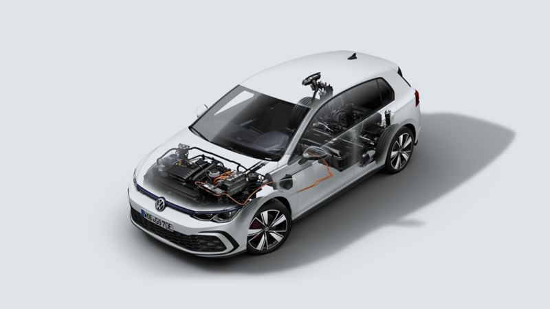 Technische Darstellung von Hybrid-Antrieb eines VW Golf GTE, Motorhaube und Heck sind transparent dargestellt.