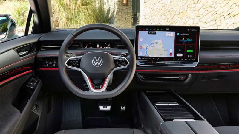 Il volante e la cabina di pilotaggio dell'ID.7 GTX