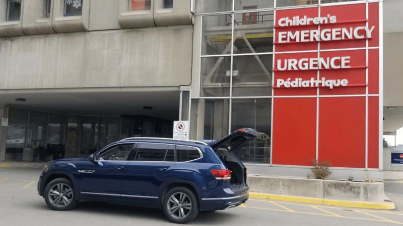 VW Canada delivering sanitizer to a hospital’s children’s emergency department.