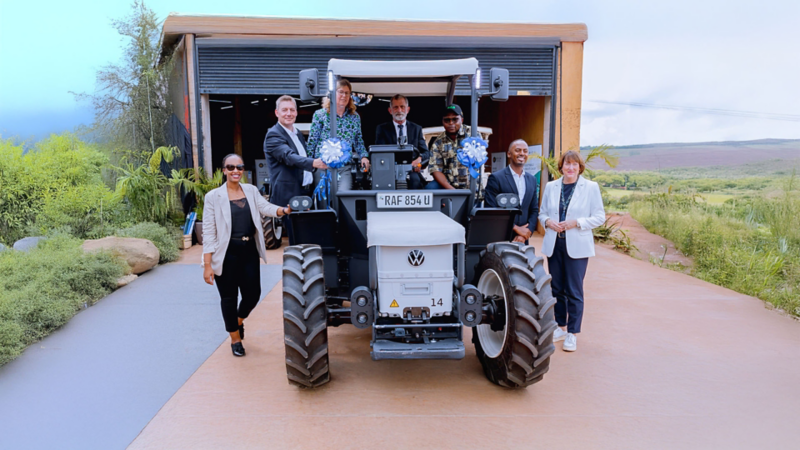 Pilot modern farming with e-tractors: 