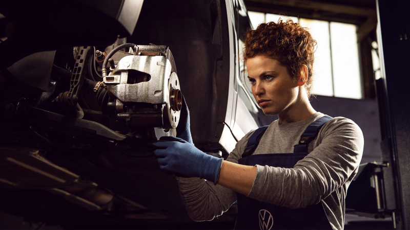 Mechanic repairing breaks in a workshop