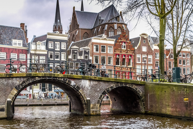 Kanał w Amsterdamie