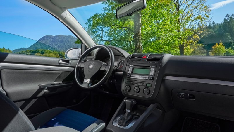 VW Golf 5 interior, cockpit in focus