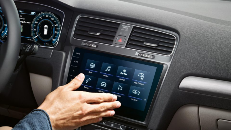 Hand gesture function in the Golf GTI