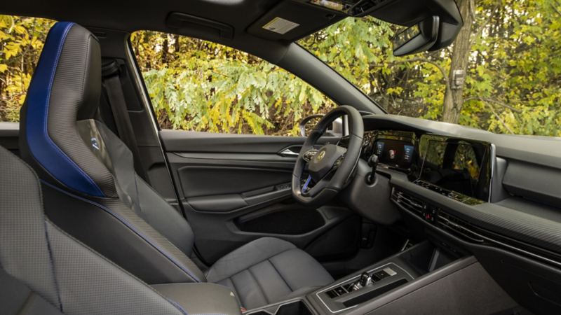Gros plan de l'intérieur d'une Golf R 2024