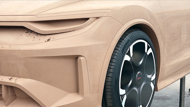 Trämodell av ID. GTI Concept med GTI-fälg