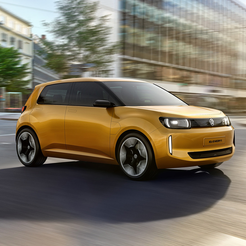 Schuin vooraanzicht van de toekomstige Volkswagen ID. EVERY1 in de gele kleur