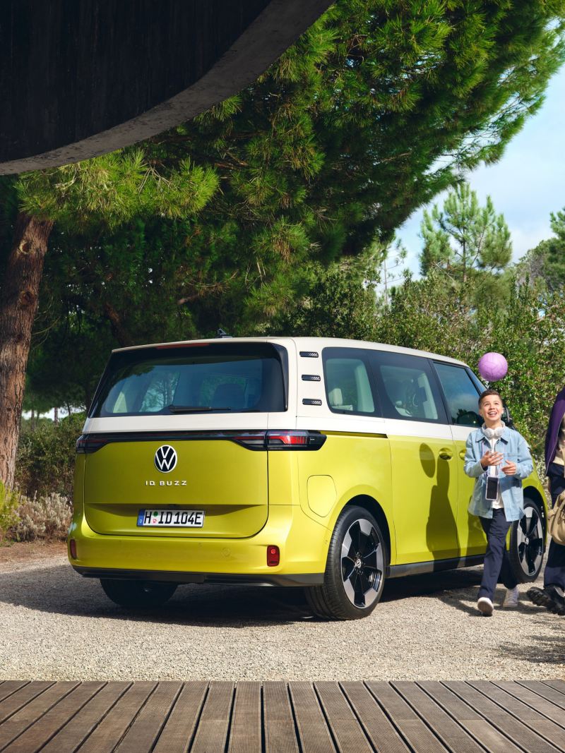The VW ID. Buzz stands on a driveway.