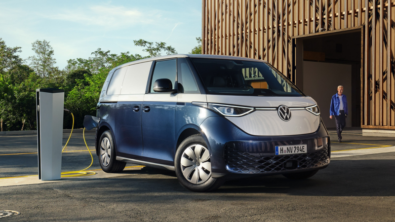 El VW ID. Buzz Cargo cargando. 