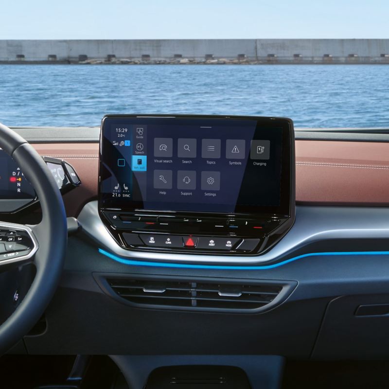Informacijos ir pramogų sistema „ID.5“ automobilyje, ekrane rodoma skaitmeninė transporto priemonės literatūra
