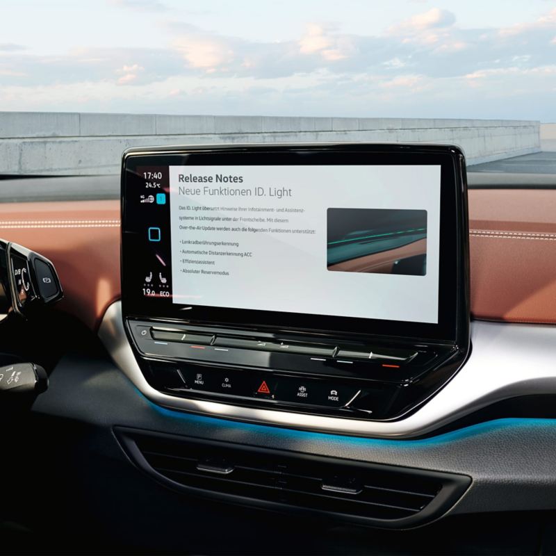 „VW ID.5“ informacijos ir pramogų sistema su informacija apie „Updates“ dideliame ekrane