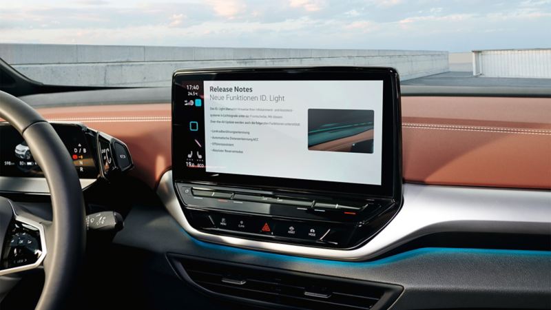 Infotainmentsysteem in de VW ID.5 met informatie over updates op groot scherm