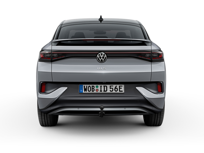 Vue arrière de la Volkswagen ID.5 avec attelage pour remorque basculant.