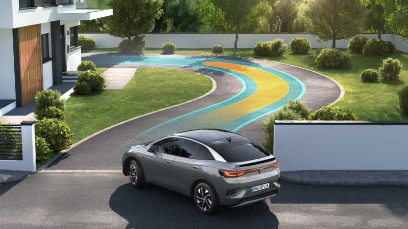 Grafik veranschaulicht Park Assist Plus mit Memory-Funktion.